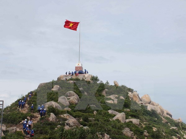 Xây dựng Cột cờ Tổ quốc tại đảo Phú Quý, Bình Thuận